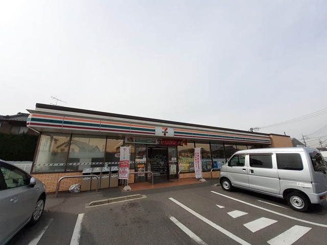 近くのコンビニまで550m（徒歩7分）