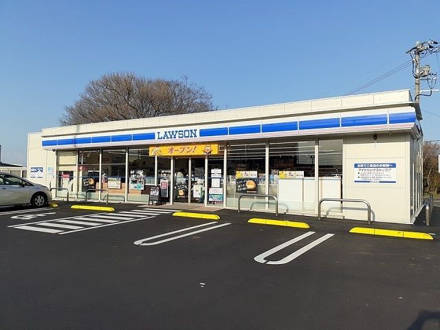 近くのローソン谷和原小絹店まで450m(徒歩6分)