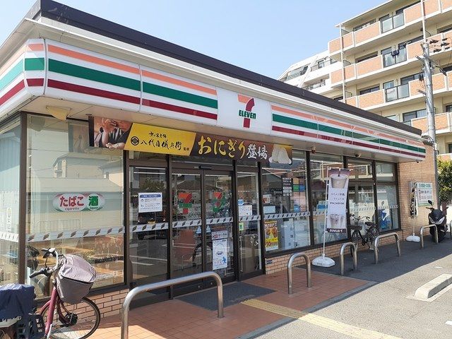近くのコンビニまで450m（徒歩6分）