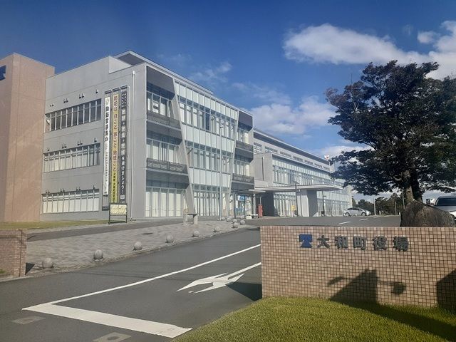 近くの役所まで1,600m（徒歩20分）