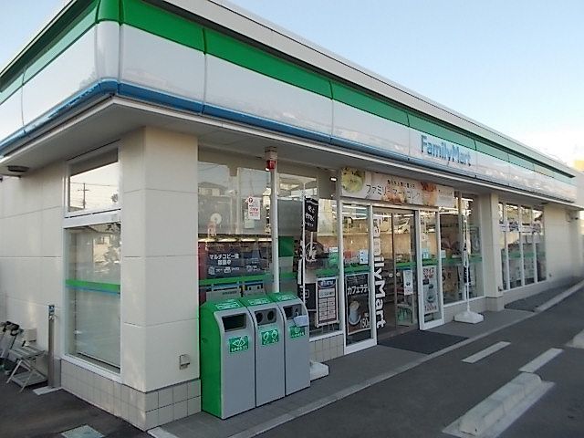 近くのファミリーマート 富士伝法店まで500m(徒歩7分)