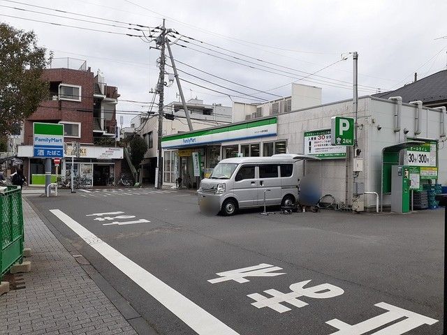 近くのファミリーマートまで183m(徒歩3分)