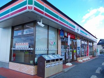 近くのセブンイレブン姫路加納原田店まで550m（徒歩7分）