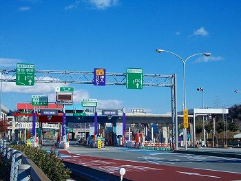 近くの花田ICまで2,400m（徒歩30分）