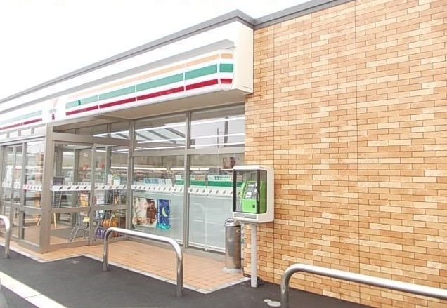 近くのセブンイレブン八戸桔梗野店まで600m（徒歩8分）