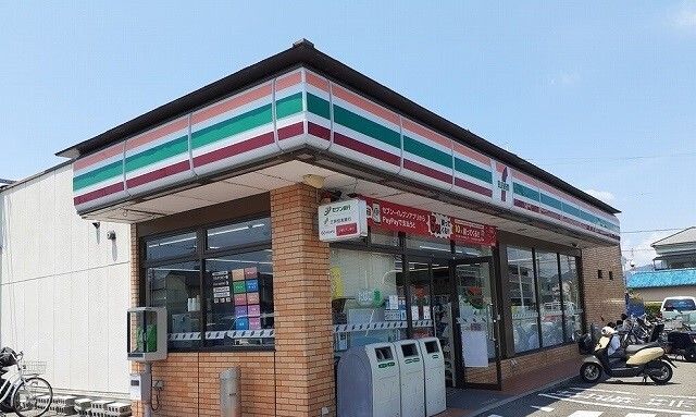 近くのセブンイレブン様まで700m（徒歩9分）