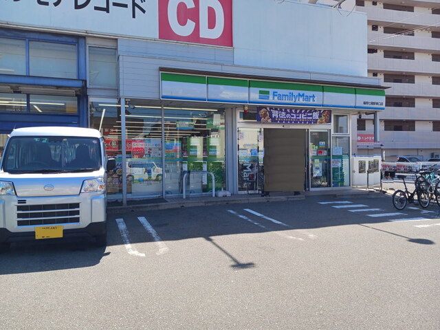 近くのファミリーマート福岡七隈駅東口まで400m（徒歩5分）