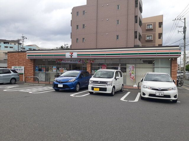 近くのセブンイレブン福岡七隈7丁目店まで240m（徒歩3分）