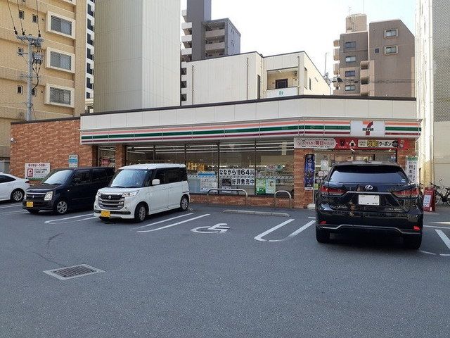 近くのセブンイレブン福岡白金店まで450m（徒歩6分）