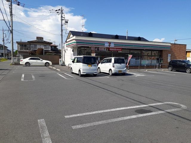 近くのセブンイレブン植下店まで600m（徒歩8分）