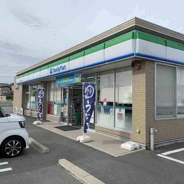 近くのファミリーマート 今井延久店まで550m（徒歩7分）
