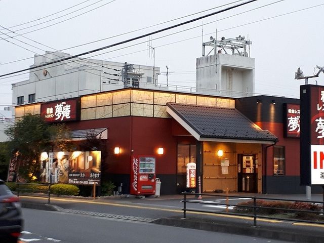 近くの飲食店まで400m（徒歩5分）