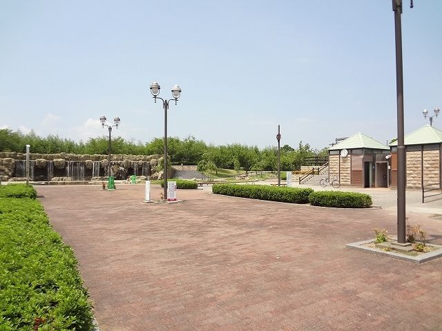 近くの桜づつみ公園まで800m（徒歩10分）