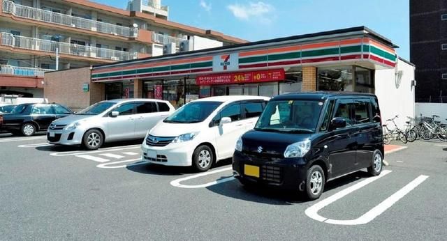 近くのコンビニまで850m（徒歩11分）