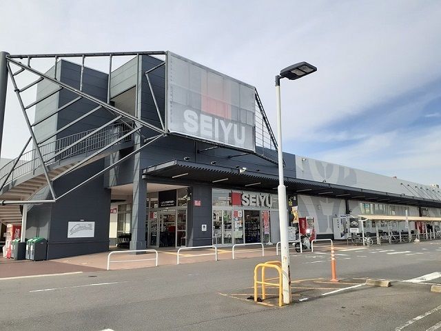 近くの西友楽市守谷店まで640m（徒歩8分）
