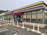 近くのコンビニまで550m（徒歩7分）