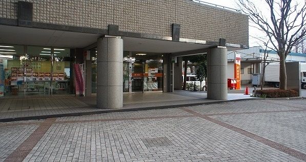 近くの郵便局まで1,300m（徒歩17分）