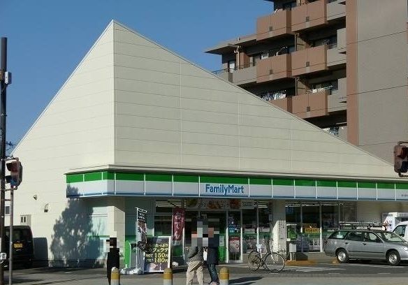 近くのファミリーマート東久留米本町店まで950m(徒歩12分)