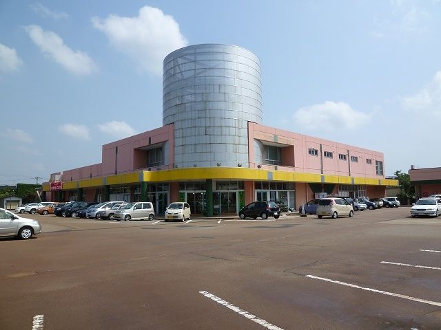 近くのヒラキストア大坪店まで550m（徒歩7分）