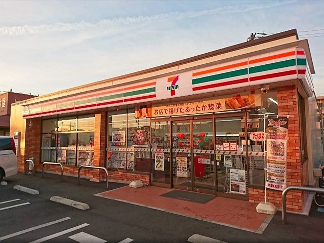 近くのセブンイレブン浜松三島町店まで250m（徒歩4分）