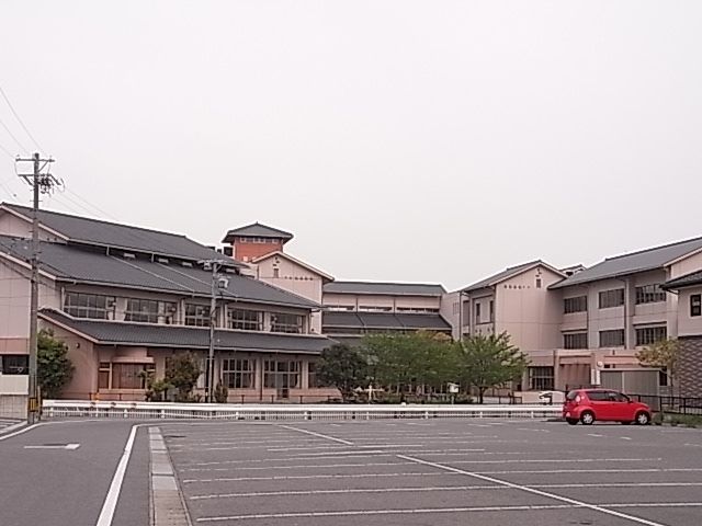 近くの翼小学校まで750m(徒歩10分)