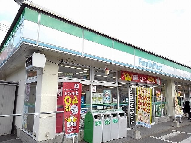 近くのファミリーマート尾道高須町店まで330m（徒歩5分）