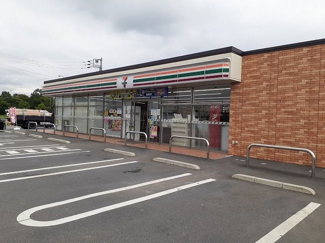 近くのセブンイレブン騎西上種足店まで270m（徒歩4分）