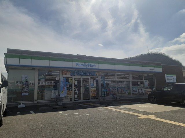 近くのコンビニまで765m（徒歩10分）