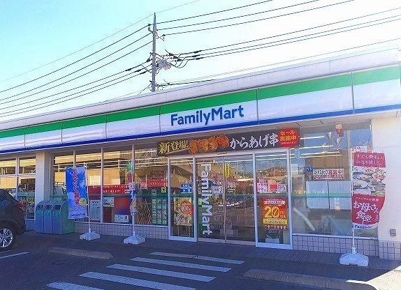 近くのファミリーマートまで300m(徒歩4分)
