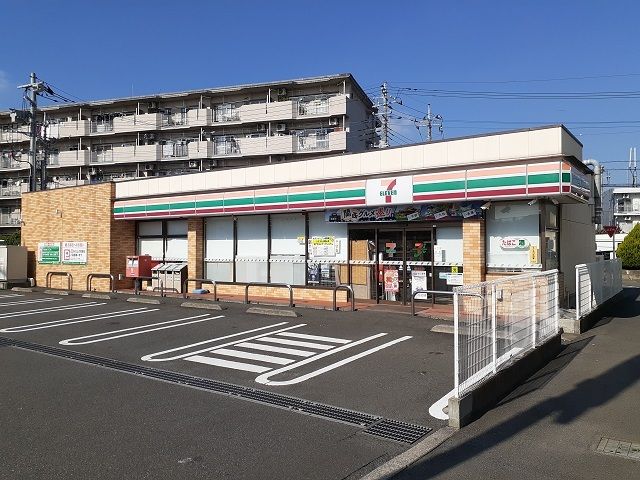 近くのセブンイレブンまで260m（徒歩4分）