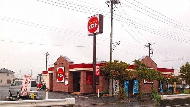 近くのガスト熊谷肥塚店まで1,100m(徒歩14分)