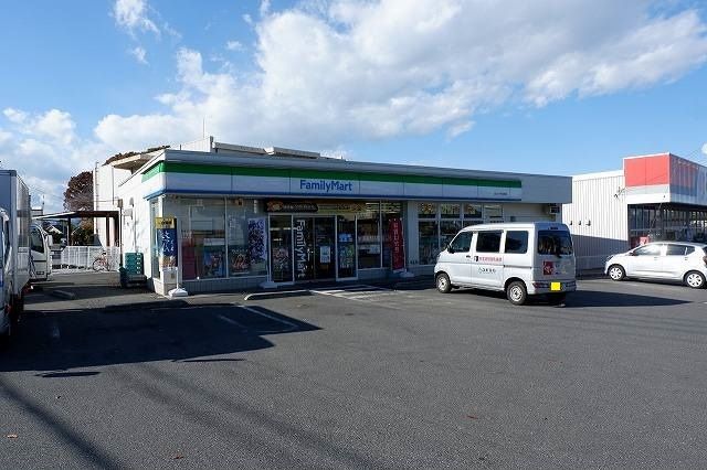 近くのファミリーマート所沢小手指南店まで600m(徒歩8分)