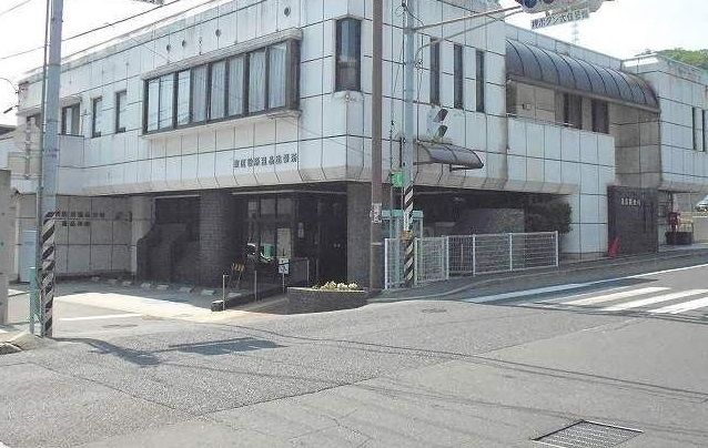 近くの東区役所 温品出張所まで30m(徒歩1分)