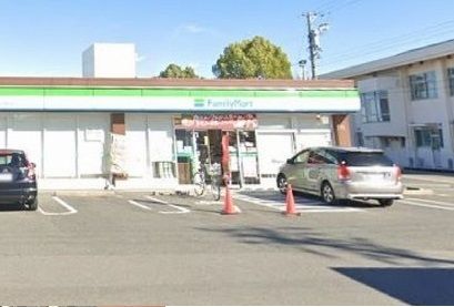 近くのファミリーマート東境店まで700m(徒歩9分)