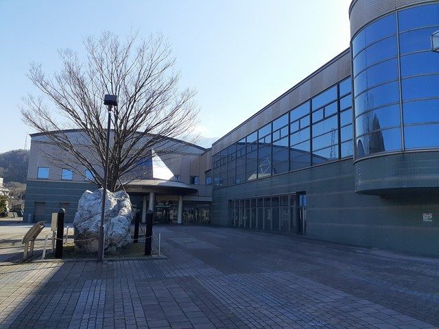 近くの図書館まで1,317m（徒歩17分）