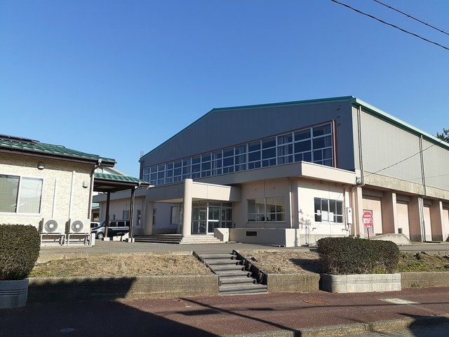 近くの小学校まで1,260m（徒歩16分）