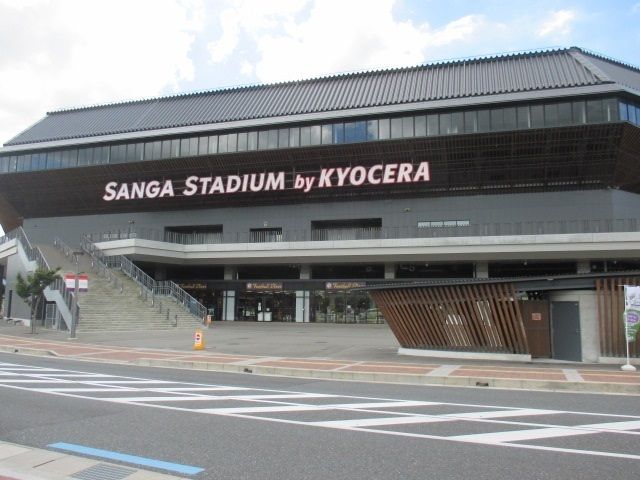 近くのサンガスタジアムまで100m（徒歩2分）