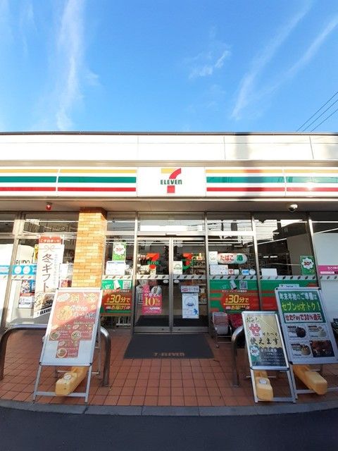近くのセブンイレブン世田谷中央病院前まで350m（徒歩5分）