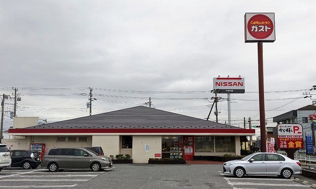 近くのガスト木更津北店まで850m（徒歩11分）