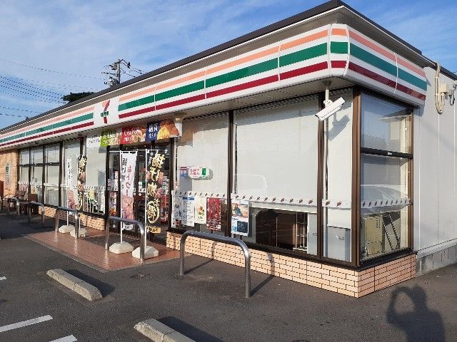 近くのセブンイレブン貝沢環状線店まで800m（徒歩10分）