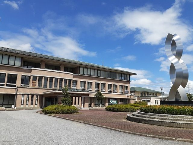 近くの愛荘町役場愛知川庁舎まで2,020m（徒歩26分）