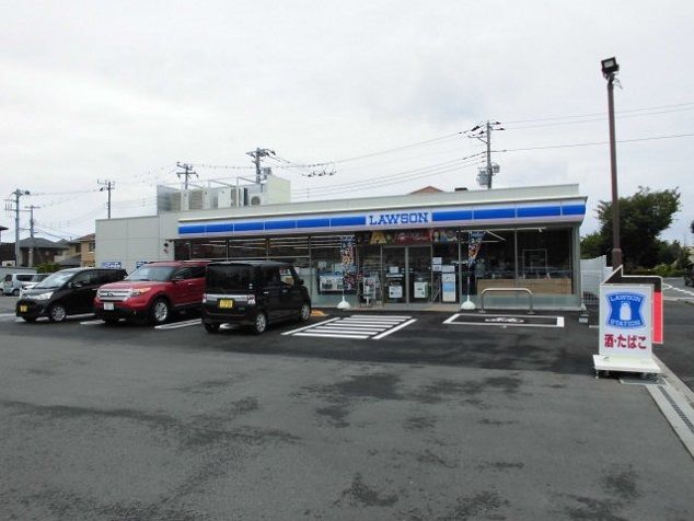 近くのコンビニまで270m（徒歩4分）