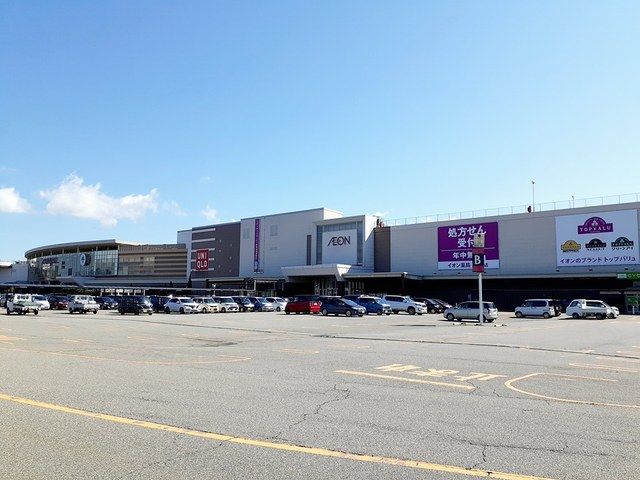 近くのイオンモールかほくまで3,460m（徒歩44分）