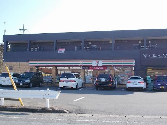 近くのコンビニまで900m（徒歩12分）