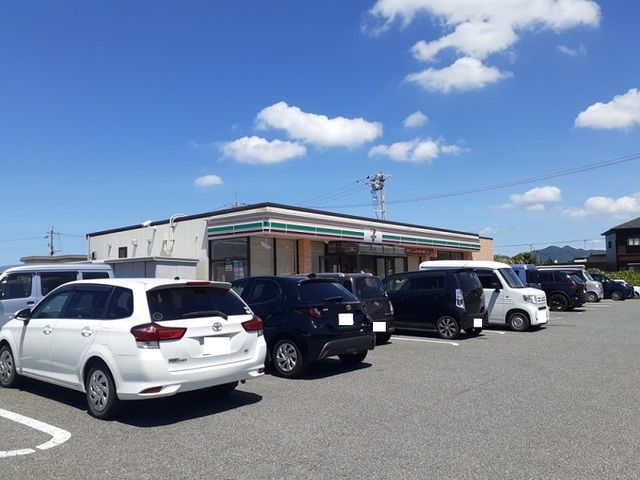 近くのセブンイレブンまで950m（徒歩12分）