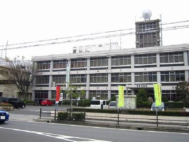 近くの役所まで700m（徒歩9分）