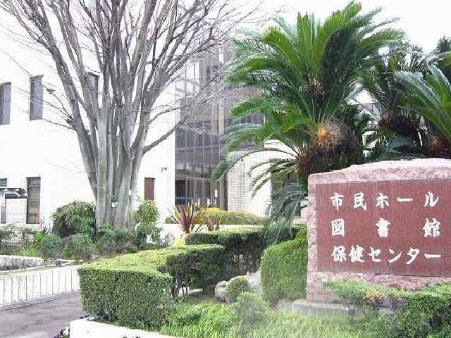 近くの図書館まで600m（徒歩8分）