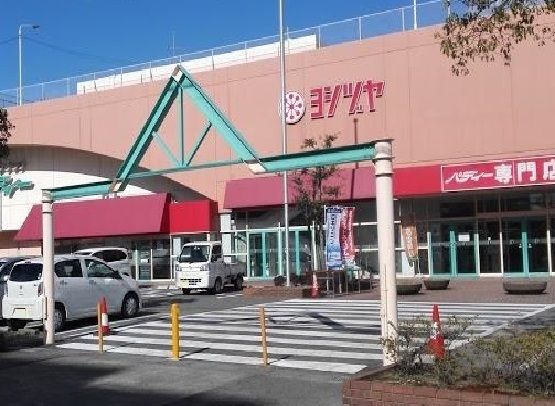 近くのスーパーまで800m（徒歩10分）