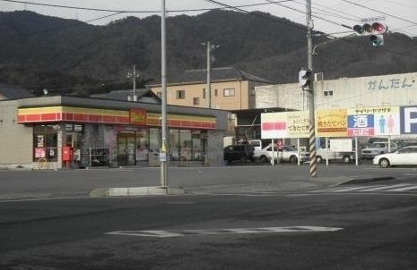 近くのデイリーヤマザキまで1,500m(徒歩19分)