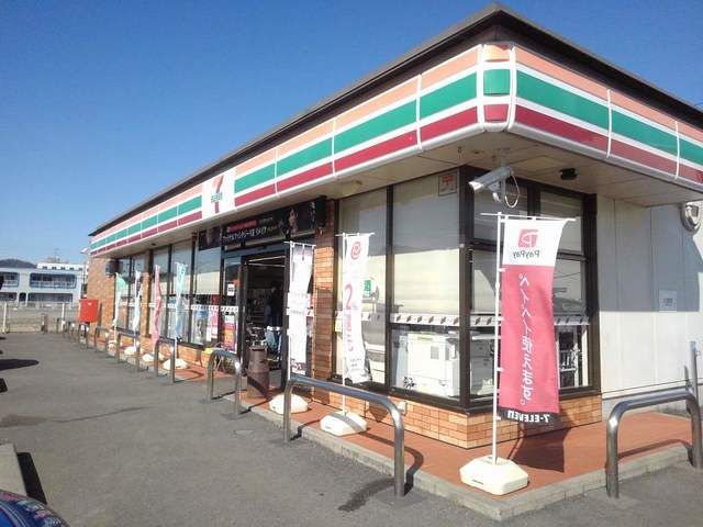 近くのコンビニまで550m（徒歩7分）